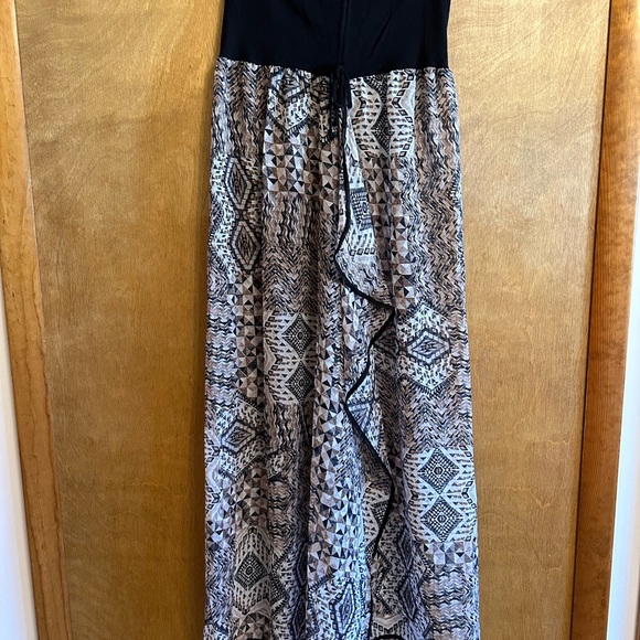 Macy’s Raviya Dresses & Skirts - Black and Brown Patterned Maxi Dress Size M